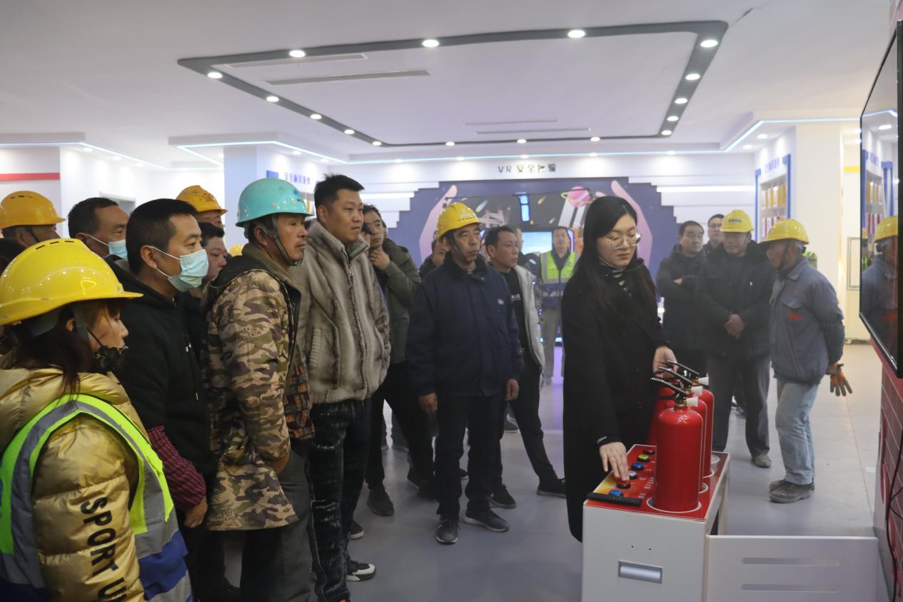 強化教育培訓(xùn) 增強安全意識.jpg